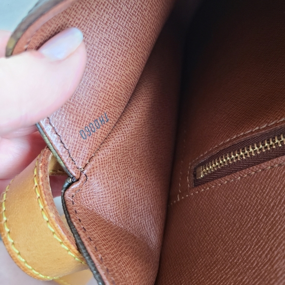 Louis Vuitton St Cloud - Picture 16 of 16